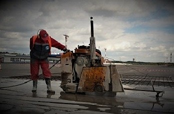 Замена плит в аэродромных покрытиях в короткие сроки с восстановлением бетонного покрытия