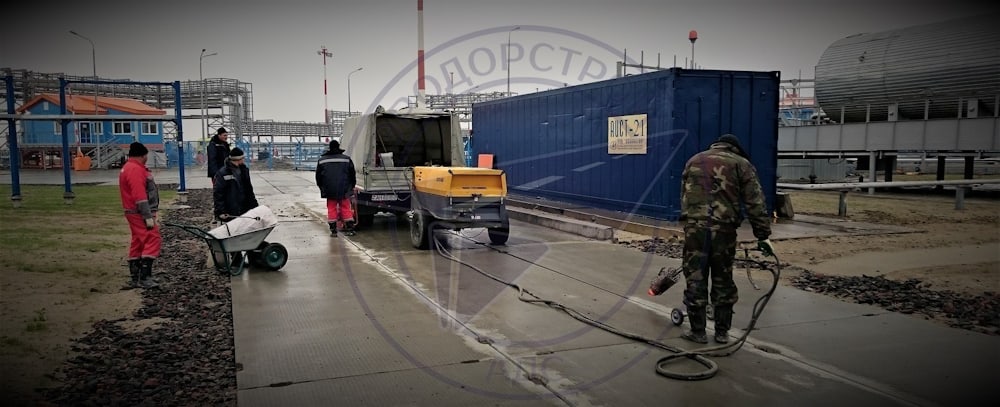 Герметизация швов в сборных покрытиях для защиты бетона от разрушений