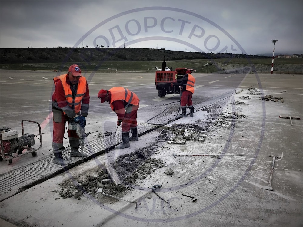 Ремонт и замена водоотводных лотков аэродромной инфраструктуры