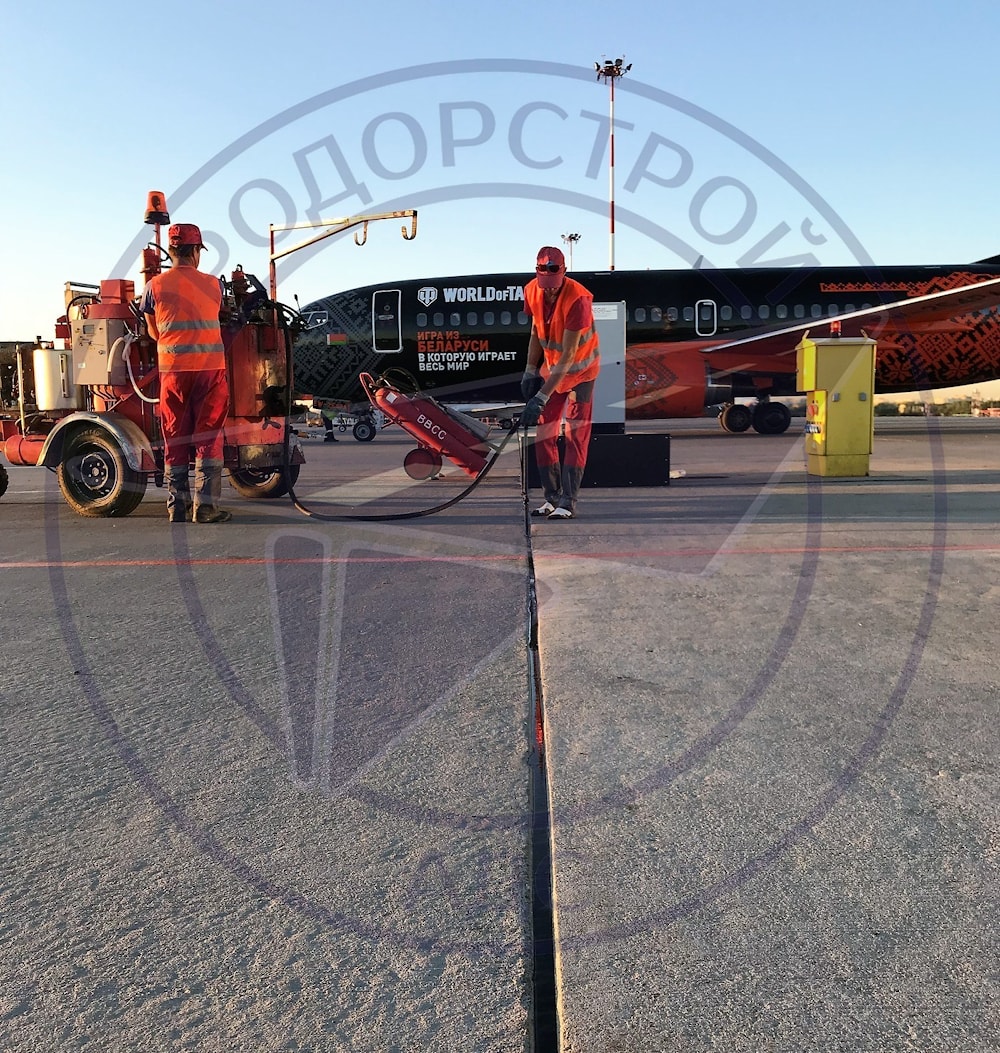 Ремонт температурных швов на бетонных плитах ВПП